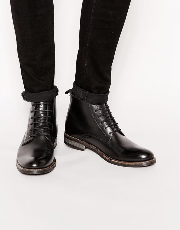 Αντρικό δερμάτινο μποτάκι 38,03€ @Asos