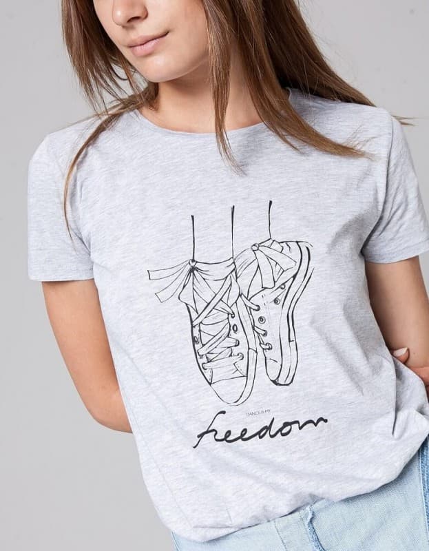Γυναικείο T-shirt με διάφορα σχέδια 5,95€ @ Stradivarius