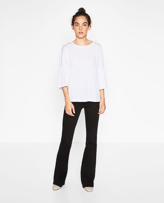 Γυναικεία μπλούζα με βολάν στο μανίκι 7,95€ @Zara