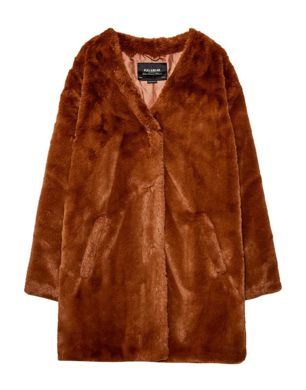 Γυναικεία καφέ συνθετική γούνα 19.99€ @ Pull&amp;Bear