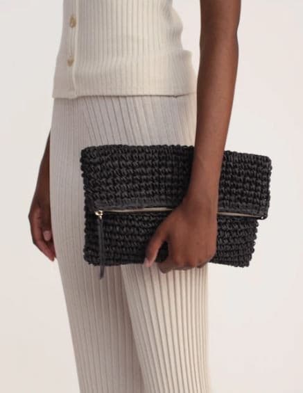 Γυναικείος πλεχτός μαύρος φάκελος 9.99€ @ Mango