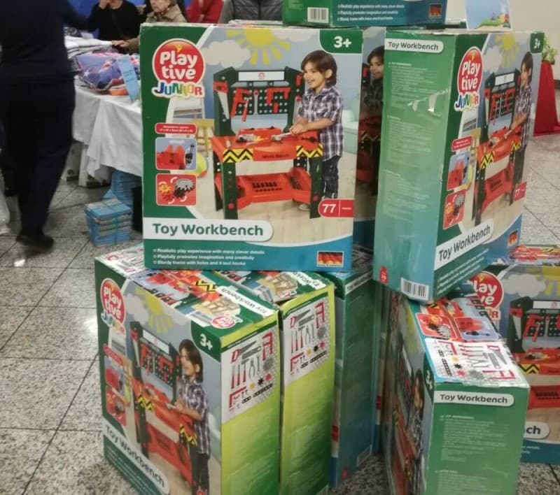Πάγκος εργαλείων για παιδιά με 10€ στο bazaar του Χαμογελου του παιδιου στο Μετρό Συντάγματος