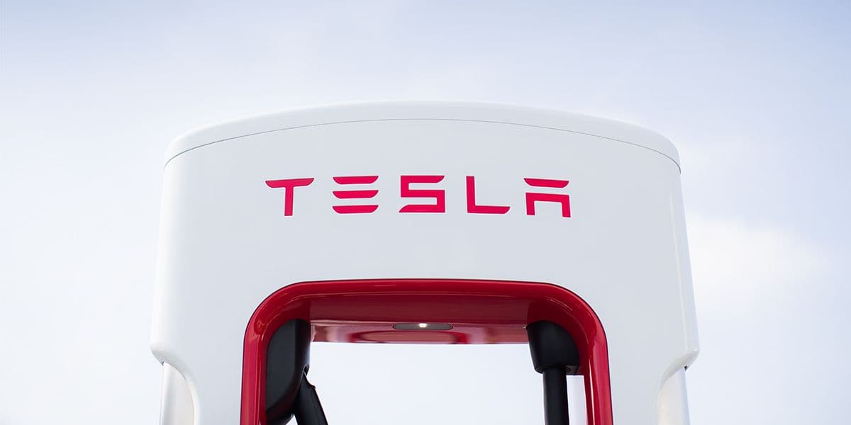 Tesla: Δωρεάν φόρτιση σήμερα για ΟΛΑ τα ηλεκτρικά οχήματα σε όλη την Ευρώπη από τους supercharging σταθμούς της