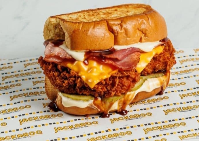 Jackaroo μέσω Wolt, Crispy BBQ burger -50% (περιοχές στην Αθήνα)