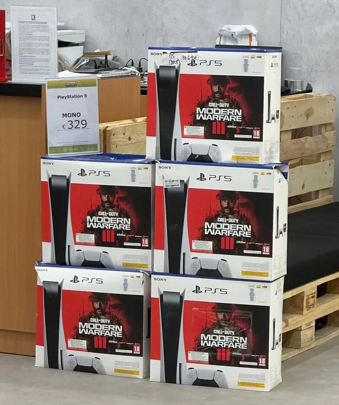 Εκθεσιακά PS5 disk CoD: Modern Warfare III στον Κωτσόβολο Outlet Σ.Ε.Α Σείριος