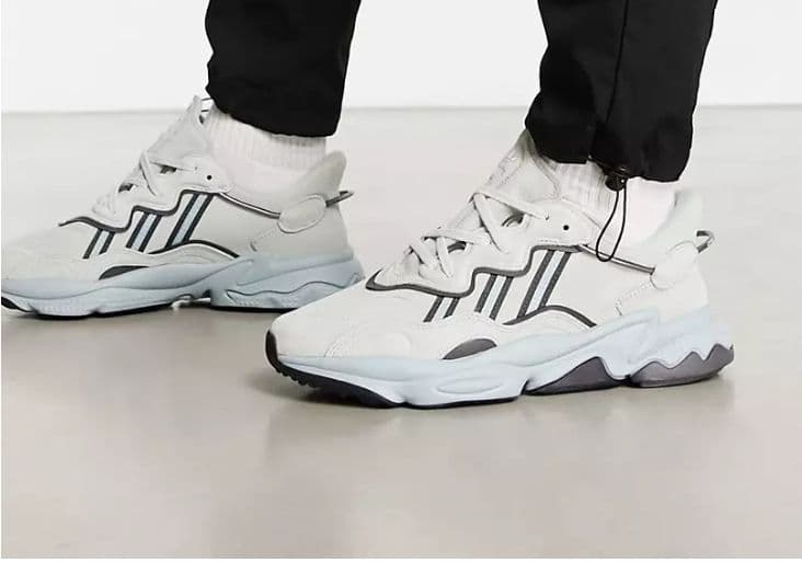 Adidas ozweego γκρι-μπλε από ASOS. Όλα τα μεγέθη και Δωρεάν μεταφορικά.